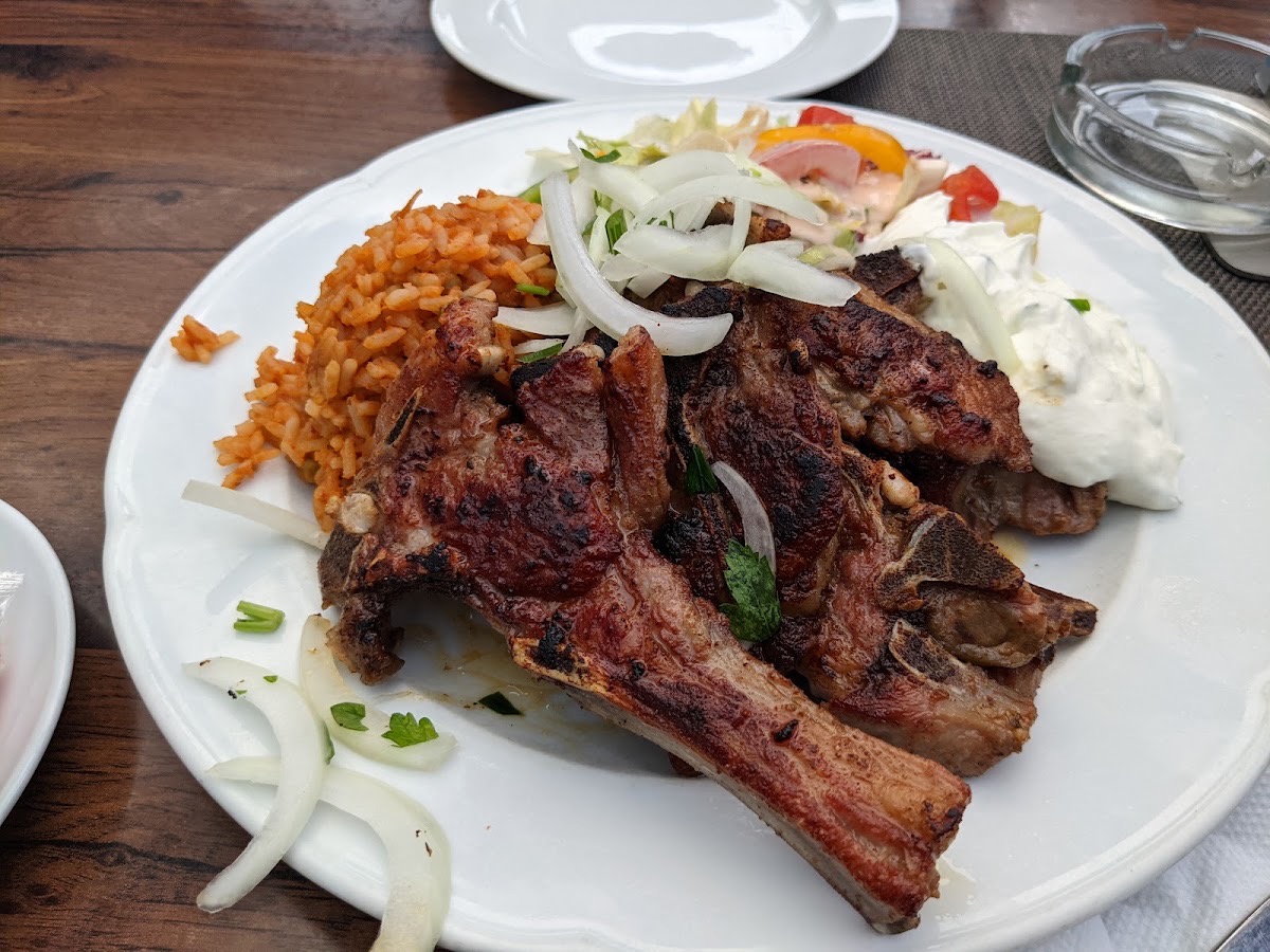 Lammkoteletts mit Reis